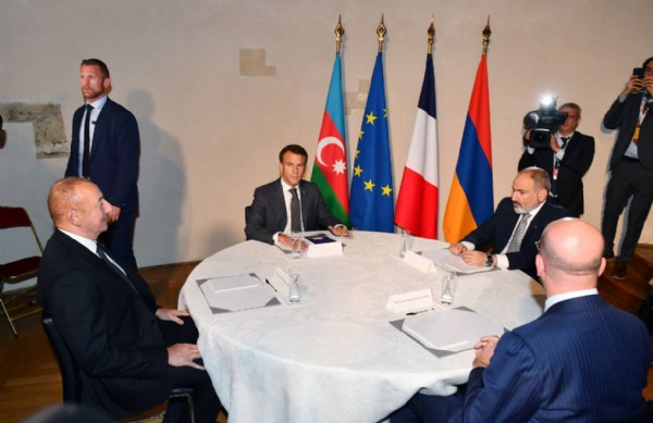 Aliyev, Paşinyan, Macron ve Michel'dan dörtlü görüşme...